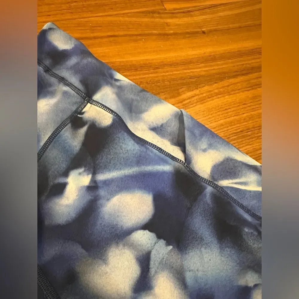 Lululemon blue tie dyed leggings size 6